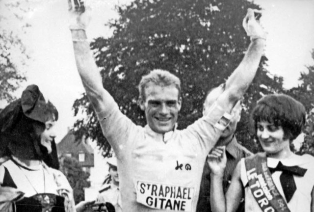Rudi Altig  in Gelb: Nach der fnften ...u die Fhrung bei der Tour de France.   | Foto: dpa