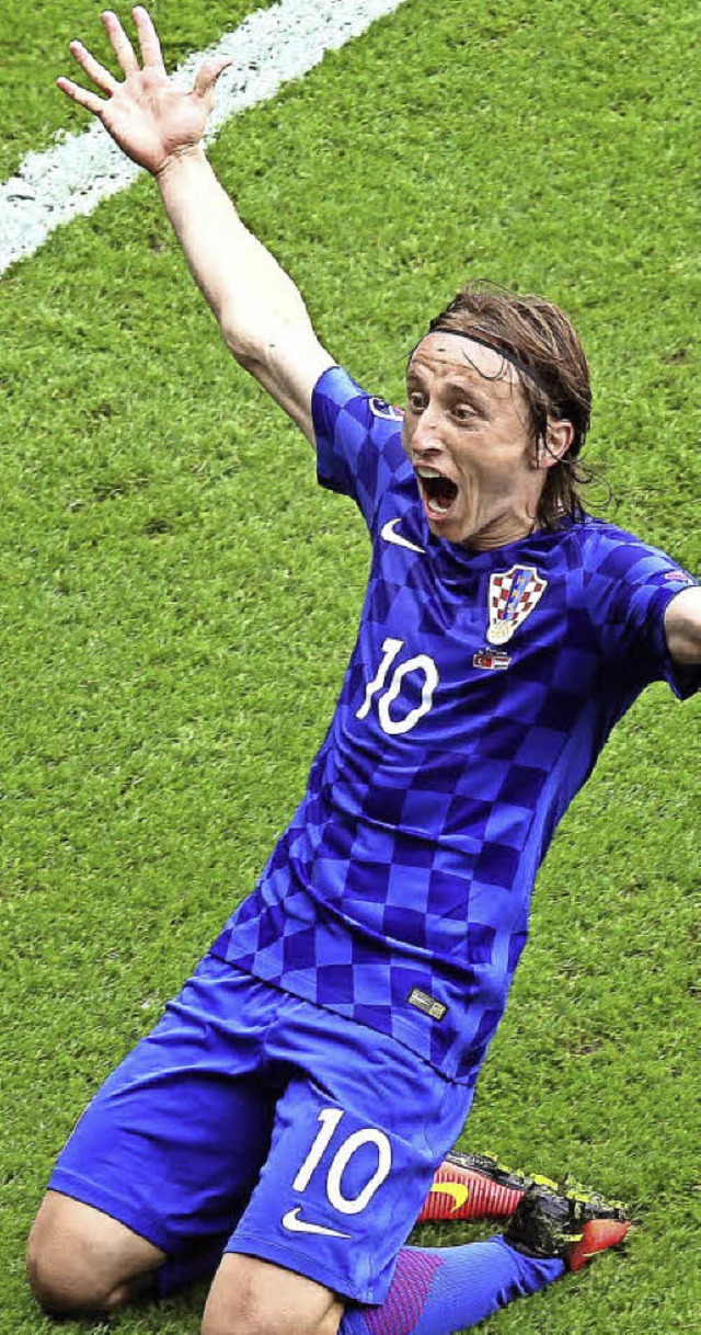 Luka Modric bejubelt seinen entscheidenden Treffer.   | Foto: dpa