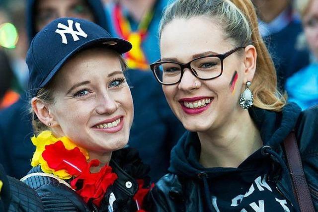 Fotos: Public Viewing an der Neuen Messe in Freiburg