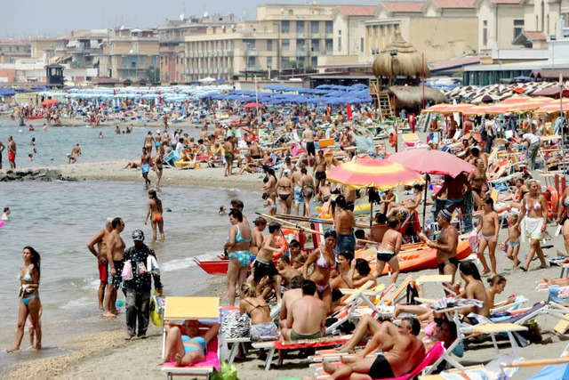 Reges Strandleben in der Nhe von Rom. (Archivbild)  | Foto: epa ansa Di Meo