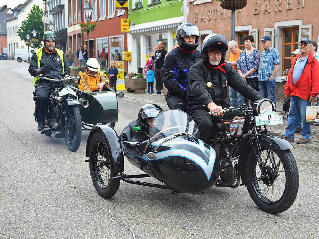 Standard AT 500 von 1927 und  britische BSA G21 von 1921, zugleich ltestes Motorrad bei der Rallye