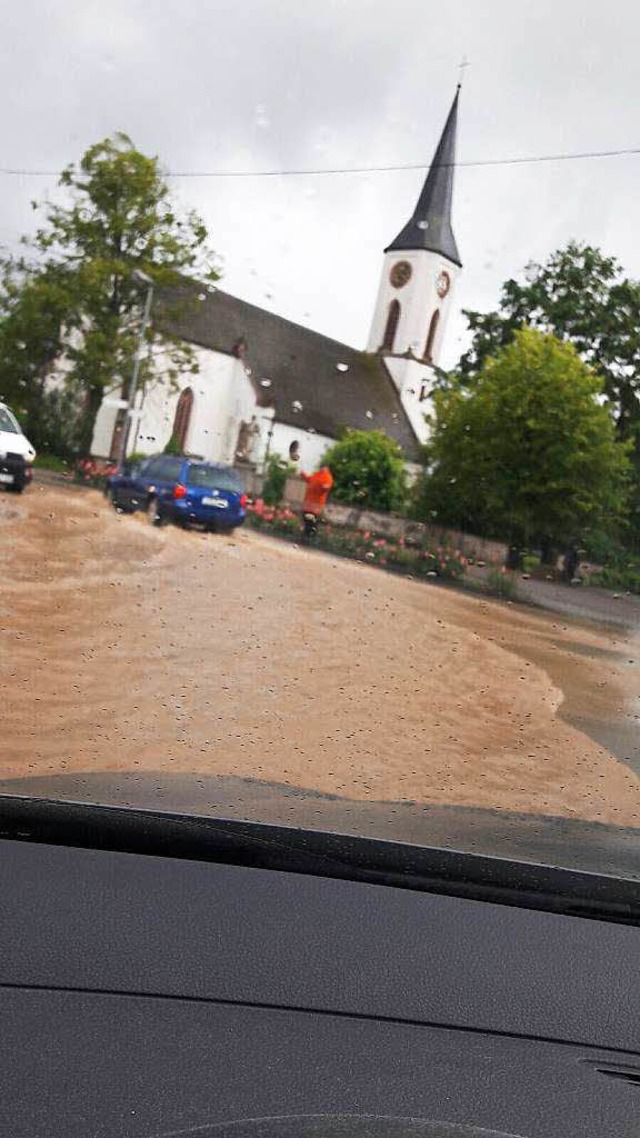 Hochwasser in Sexau - vom Auto aus gesehen.  | Foto: Miriam Sonnenberg