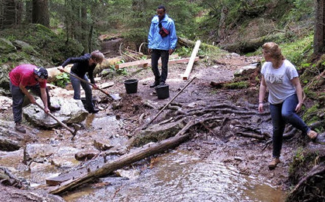 Arbeitseinsatz fr Flchtlinge am Sgebach-Steig   | Foto: Achim Schlosser