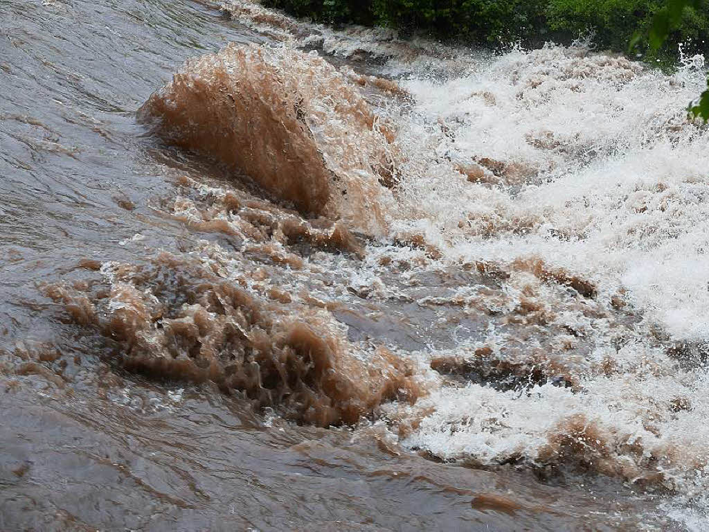 Die Seitenbche der Wilden Gutach stiegen bedrohlich an, aus kleinen Rinnsalen wurden in kurzer Zeit kleine Bche.