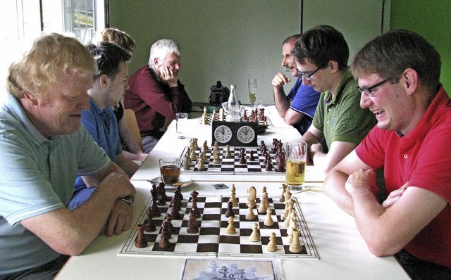 <BZ-FotoAnlauf>Schach Mnstertal: </BZ...leibt Heinz-Dieter Riesterer (links).   | Foto: Manfred Lange