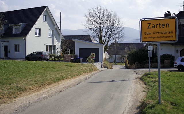 Sanierungsbedrftig: die Witteltalstrae in Zarten   | Foto: Christian John