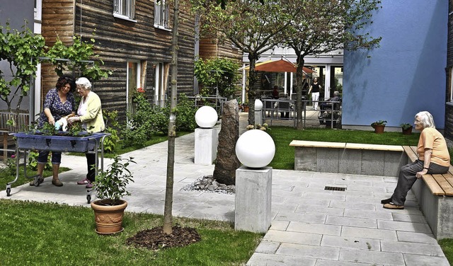 Der Garten der Erinnerung in einem der...ten Bewohnerinnen und Bewohner wecken.  | Foto: Kai Kricheldorff