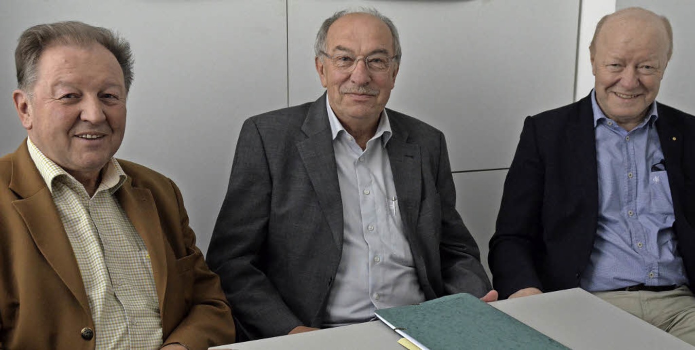 Paul Renz (von links), Helmut Reif und... um Aufmerksamkeit und Unterstützung.   | Foto: Ingrid Böhm-Jacob