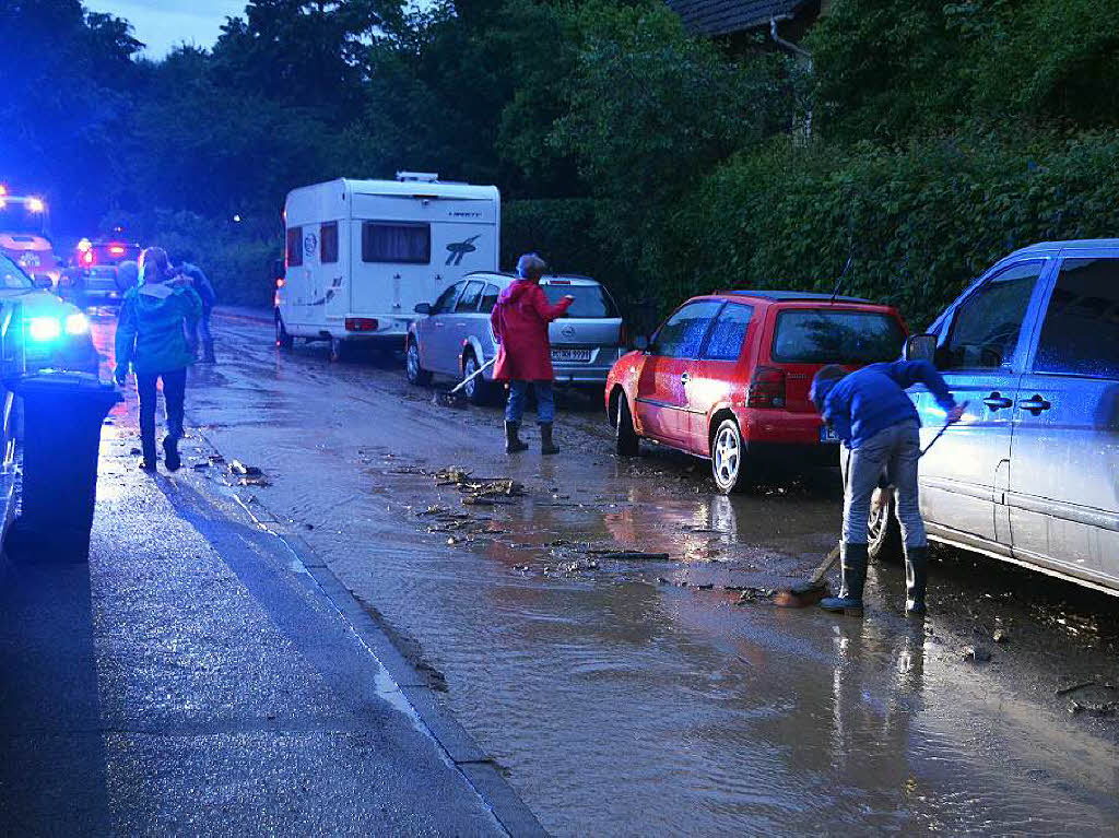 ber Nacht ist im Unteren Amtsfeld eine Schlammlawine niedergegangen. Es besteht Lebensgefahr, da unklar ist, ob der Hang weiter ins Rutschen kommt.