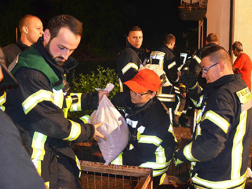 ber Nacht ist im Unteren Amtsfeld eine Schlammlawine niedergegangen. Es besteht Lebensgefahr, da unklar ist, ob der Hang weiter ins Rutschen kommt.