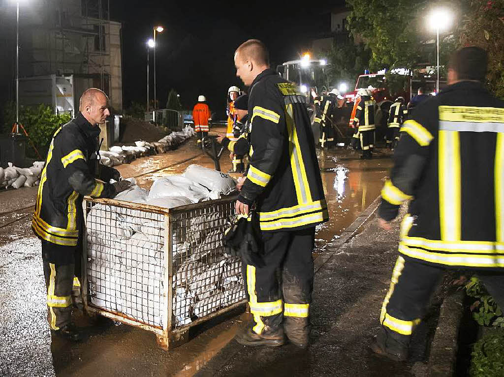 Feuerwehr im Dauereinsatz. Danke!