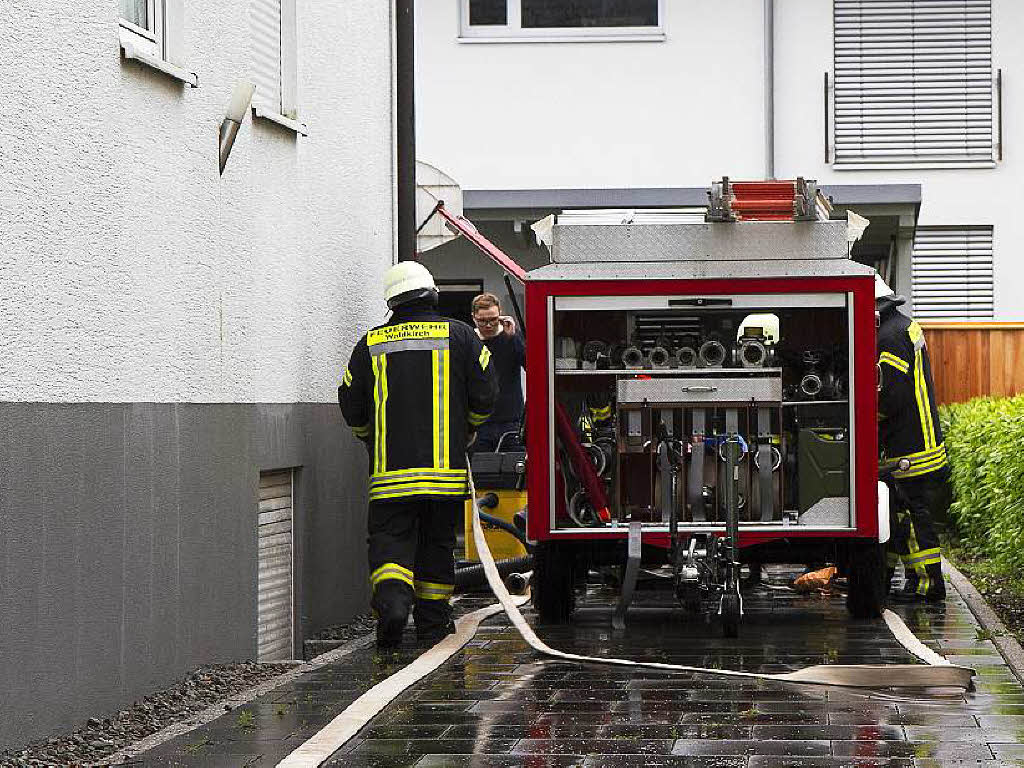 berschwemmung in Buchholz. In der ganzen Stadt sind Keller durch den Regen oder hochdrckendes Grundwasser berschwemmt.