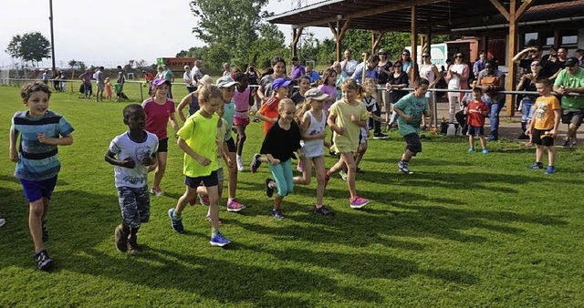 Die Kinder der Grundschule Tunsel gaben beim Sponsorenlauf alles.   | Foto: Anne Freyer