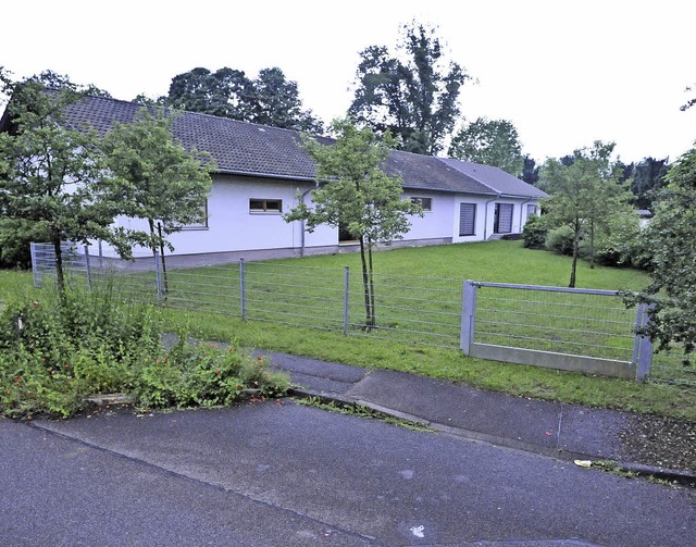 Auf der Wiese neben dem bestehenden Ge...uppen- und Nebenrume erweitert werden  | Foto: Markus Zimmermann