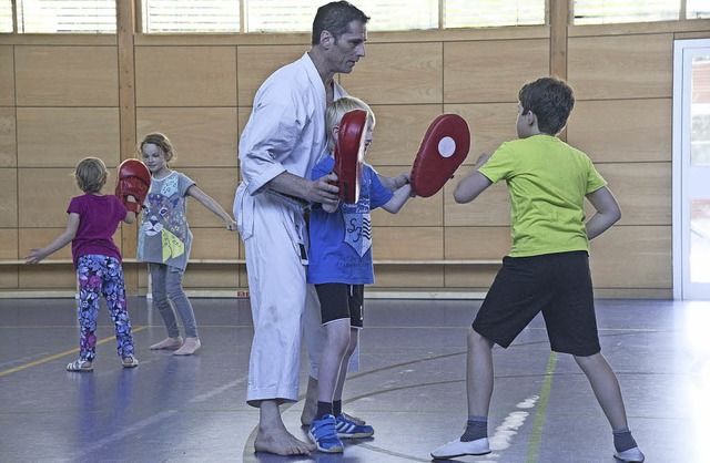 Auch wenn Karate Kampfsport ist &#8211...enber wird hier sehr grogeschrieben.  | Foto: V. Mnch