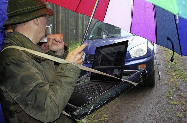 Ungemtlich war&#8217;s im nassen Gersbacher Wald bei der Waldwertermittlung.   | Foto: Gerd Sutter