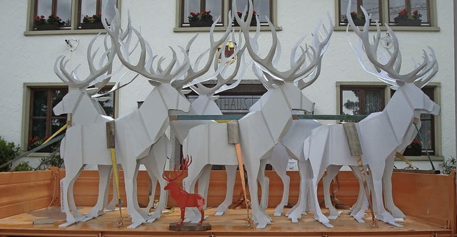 Zehn Hirsche sollen in den kommenden M... ein individuelles Farbkleid erhalten.  | Foto: Privat