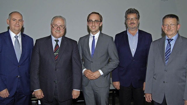 Vogtsburgs Brgermeister Benjamin Bohn...itzenhofer (von rechts) gratulierten.   | Foto: Thomas Rhenisch