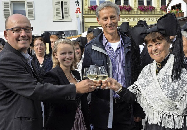 Stieen auf den Erfolg des 29. Weindor...er Markgrfler Trachtengruppe (v.l.).   | Foto: Barbara Ruda