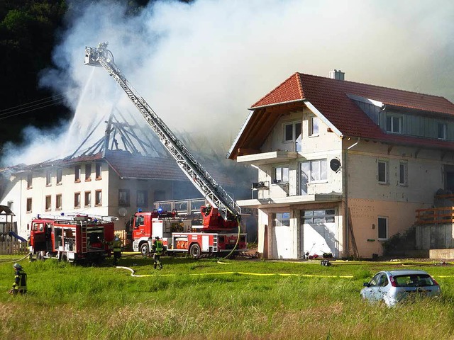 Das Feuer im Stabhalterhof in Yach bre...von der Tenne auf den Wohnbereich aus.  | Foto: Roland Gutjahr