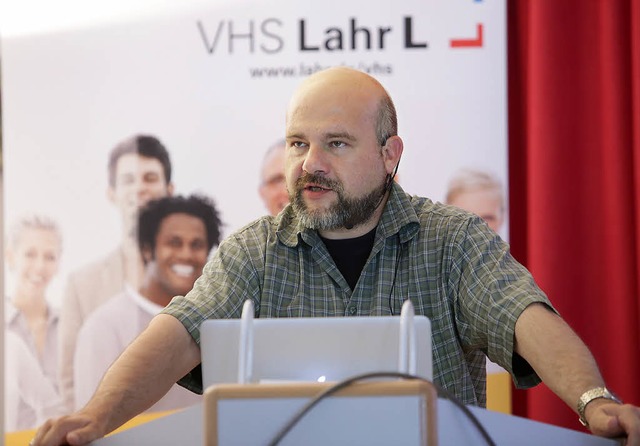Matthias Hofmann in der Lahrer  Volkshochschule    | Foto: Christoph Breithaupt