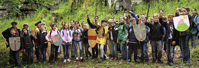 <BZ-FotoAnlauf>Besuch aus Rosheim:</BZ...n Partnerschule Rosheim auf der Burg.   | Foto: Privat