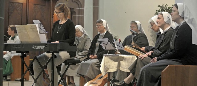 Hegne-Schwestern gestalteten den Gottesdienst musikalisch.   | Foto: Maier