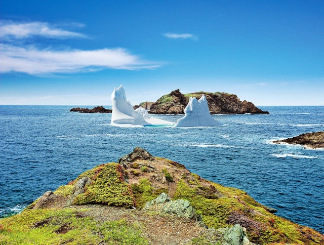 Flaniermeile: Bis zu 15000 Eisberge zi... die Wikinger lebendig (rechts oben).   | Foto: dpa