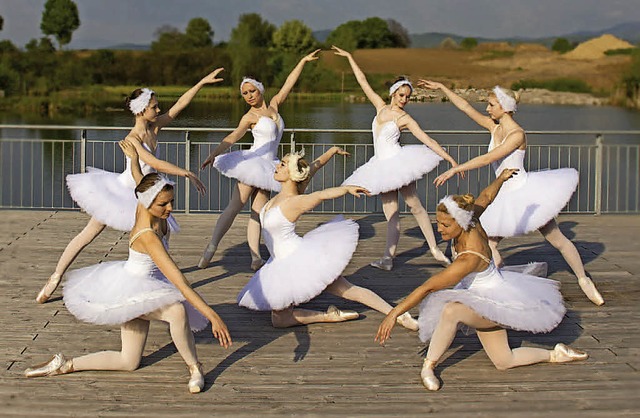 Bhne mit Ausblick: Die Balletttnzeri...auf ihren Auftritt vor toller Kulisse   | Foto: Kur und Bder gmbh