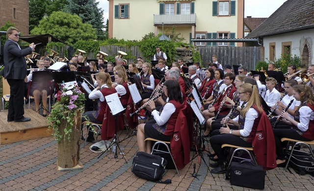 Zum ersten Mal boten  die  Gndlinger ...   Open-Air-Konzert im Don-Bosco-Hof.   | Foto: Christine Weirich