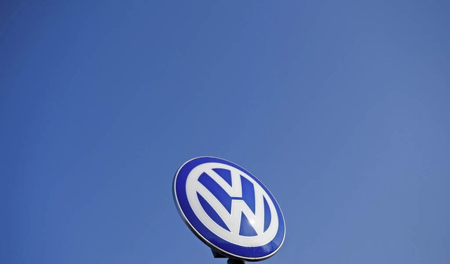 Eigentlich hngen ber VW derzeit ziemlich graue Wolken.  | Foto: dpa