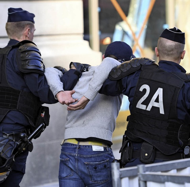 36 Festnahmen gab es bei der Randale in Lille.  | Foto: dpa