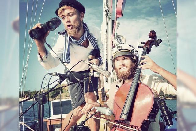 Last-Minute-Tipp: Zwei Jungs umsegeln 4 Jahre lang die Welt, machen Musik - und spielen am Freitag im Sdufer
