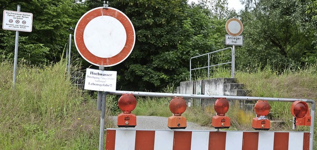 Sasbach.  Wegen Hochwassergefahr  hat ...ae ab Hhe der Gartenanlage gesperrt.  | Foto: Roland Vitt