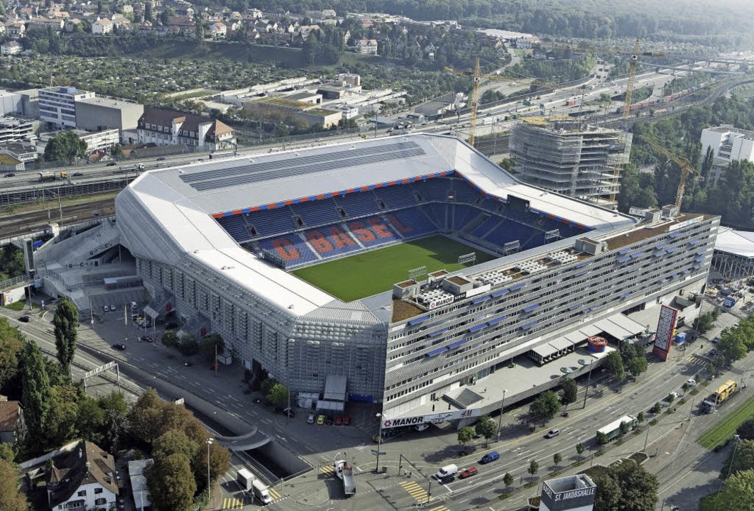 FC Basel lädt in das Stadtion im St. Jakob-Park ein ...