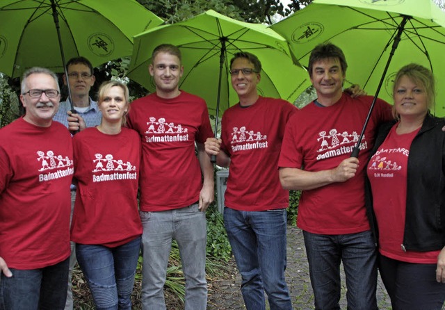 Hoffen, dass sie die Regenschirme beim..., Wolfgang von Sperl und Heidi Bumle   | Foto: Jrn Kerckhoff