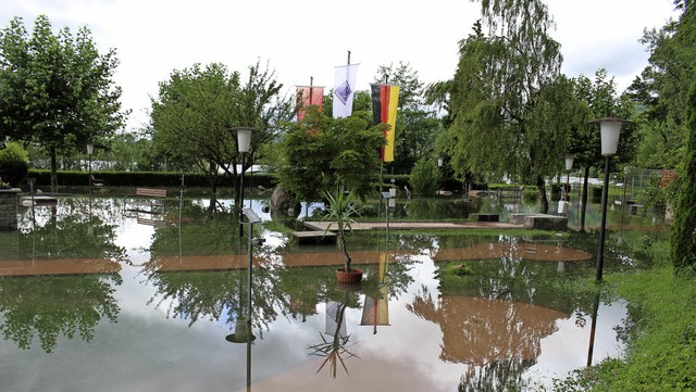 Die Minigolfanlage in der Waldshuter Schmittenau stand komplett unter Wasser.   | Foto: Susann Klatt-D&#8217;Souza