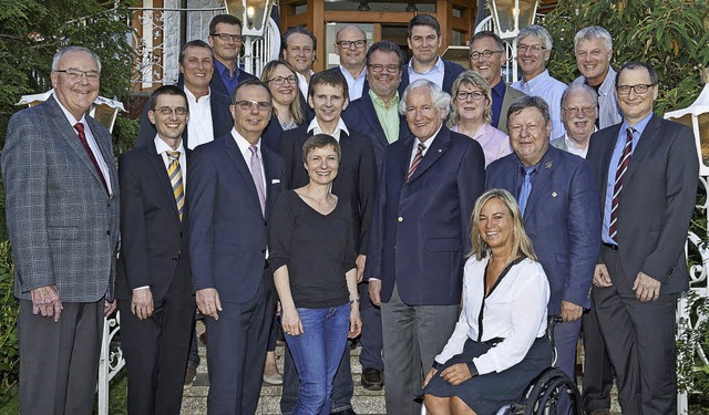 Die Grndungsmitglieder des Rotary Clu...Vizeprsident Bernd Zickgraf (Mitte).   | Foto: zvg