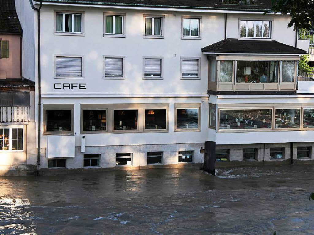 Da fehlt nicht viel beim Cafe Graf in Schweizer Rheinfelden. Leserfoto von Tilo Wiesbach