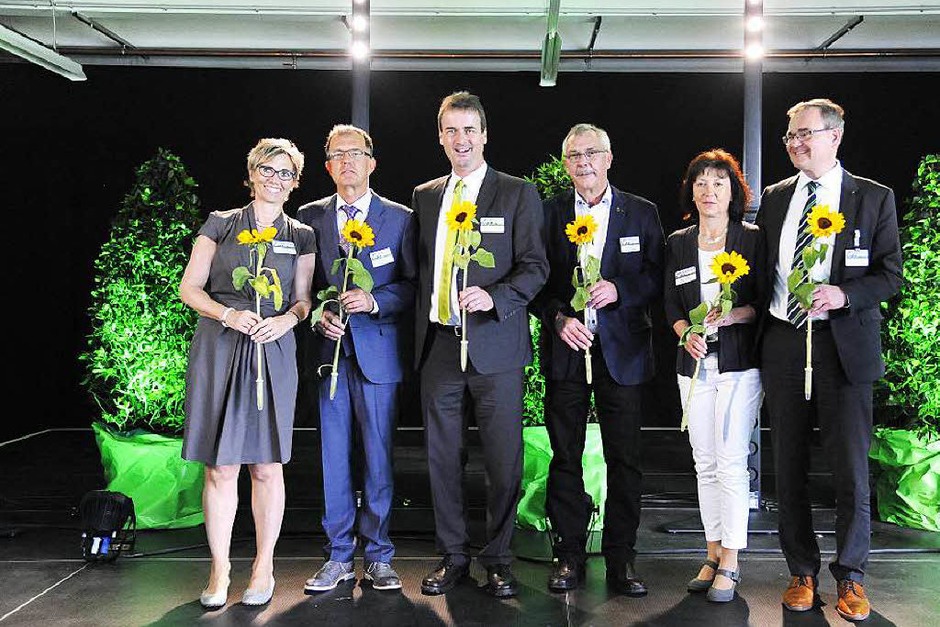 Das Orgateam bekam Sonnenblumen als Dankeschön. (Foto: Markus Zimmermann) Das Orgateam bekam Sonnenblumen als Dankeschön. (Foto: Markus Zimmermann)
