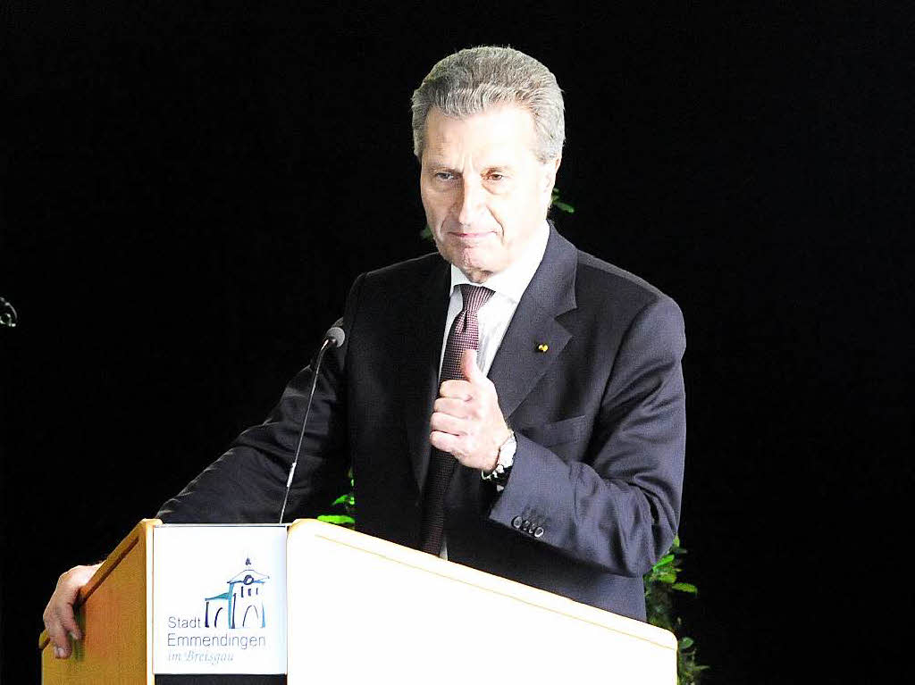 Daumen hoch von Gnther Oettinger. Der EU-Kommissar hielt die Festansprache zur Erffnung.