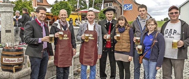 Freuen sich ber eine gelungene Dorffe...z,  Anna Baschnagel und Markus Morath.  | Foto: Chris Seifried