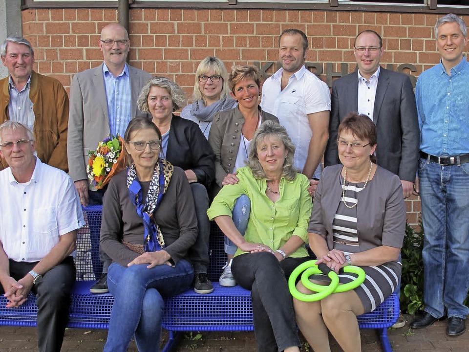 Ausscheidende und neue Vorstandsmitgli...lingen, der sich noch umbenennen will.  | Foto: Jutta Schtz