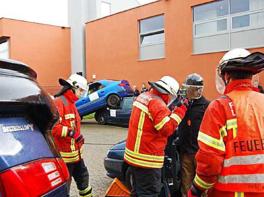 So einiges war fr die mehr als 150 Feuerwehrkameraden aus 32 Wehren und sechs Werksfeuerwehren geboten – von Fachvortrgen zu praktischen bungen. <?ZL?>
