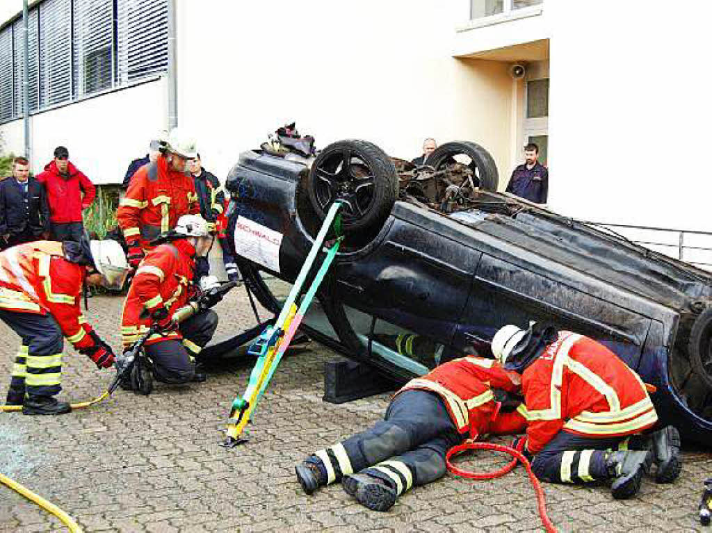 So einiges war fr die mehr als 150 Feuerwehrkameraden aus 32 Wehren und sechs Werksfeuerwehren geboten – von Fachvortrgen zu praktischen bungen. <?ZL?>
