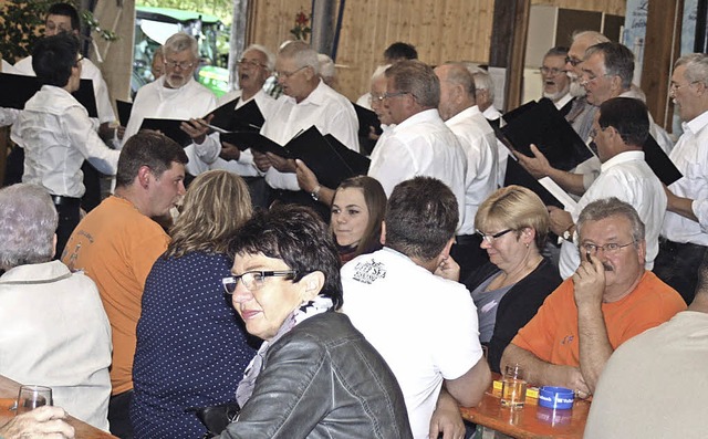 Feuerwehrhock Sitzenkirch: Ein konzert...ler Mnnerchor&#8220;. Foto: Ines Bode  | Foto: Ines Bode