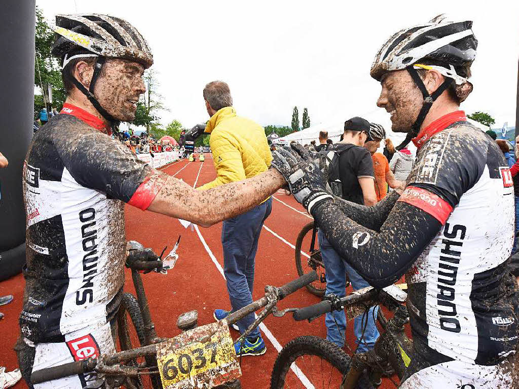 Doppelfreude: Lars Koch (rechts) und David Horvath vom Kirchzartener Lexware-Team dominierten beim Short Track.