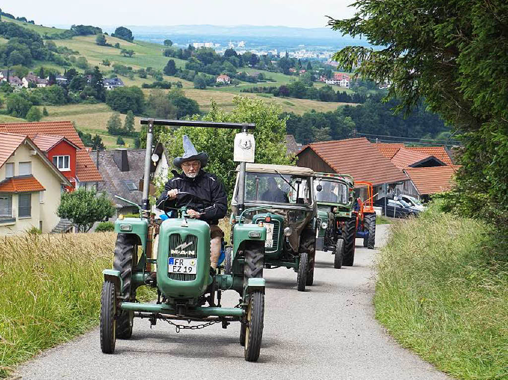 Traktorentreffen in Wittnau: Zum achten Mal trafen sich Fans und Fahrer von Oldtimern und jngeren Exemplaren beim Schtzenhaus.