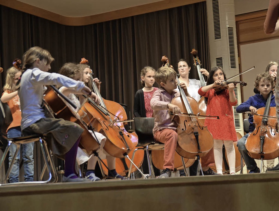 Musizierende Grundschler wohin man schaut   | Foto: Beatrice Ehrlich
