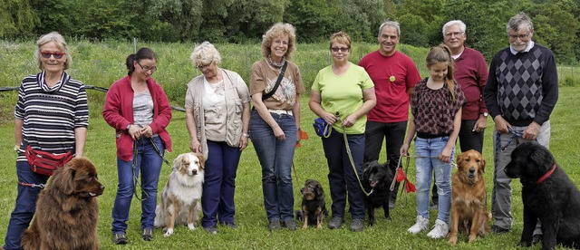 Die Hundefreunde Bad Sckingen freuen ...austieren ber den neuen bungsplatz.   | Foto: Marion Rank